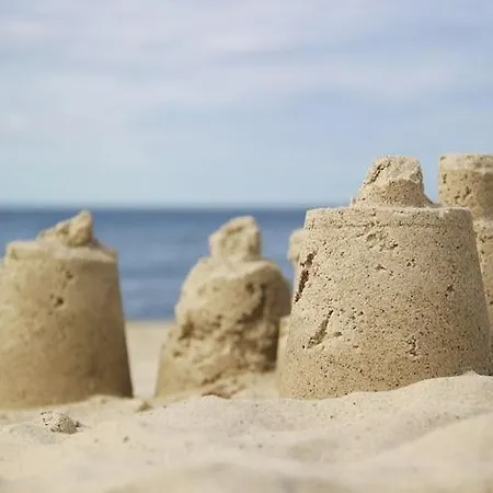 Дом отдыха Cottage By Rosnowskie Lake With Sandy Beach, Cleaning Included *