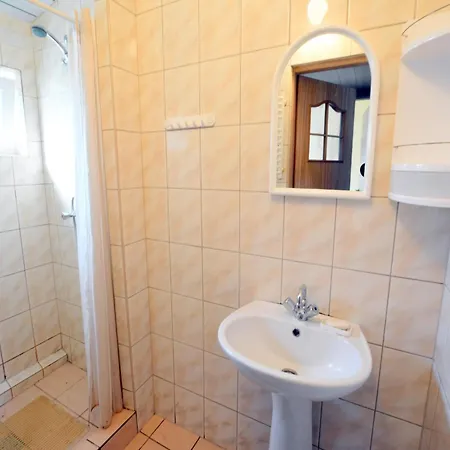 Дом отдыха Cottage By Rosnowskie Lake With Sandy Beach, Cleaning Included